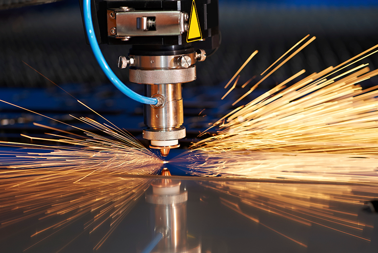 Metallic Device Inducing Sparks Onto A Metal Surface