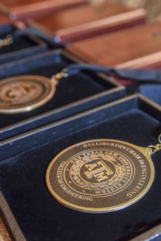 Investiture bronze medallion