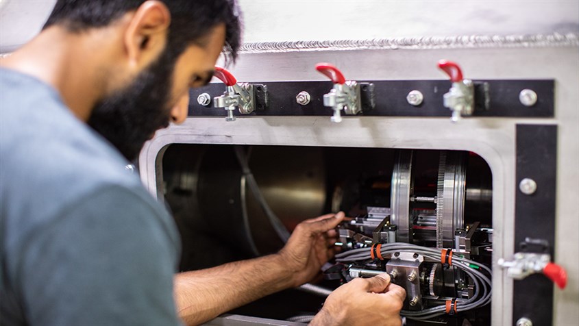 A student working on a machine in the Aerothermo lab